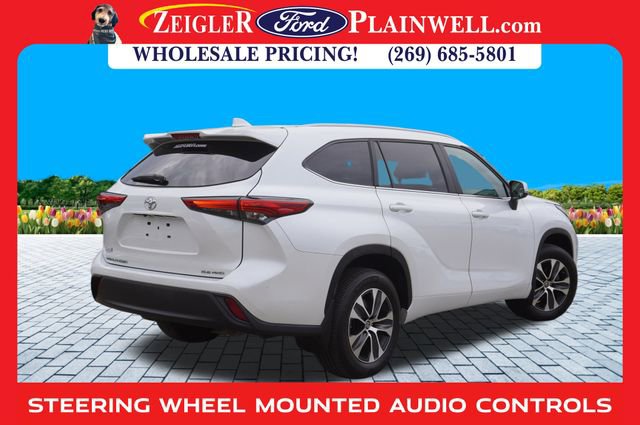 Used 2023 Toyota Highlander XLE image 5