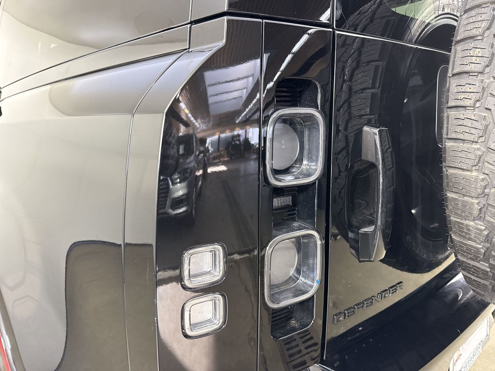 Used 2022 Land Rover Defender 90 X AWD/4WD image 29