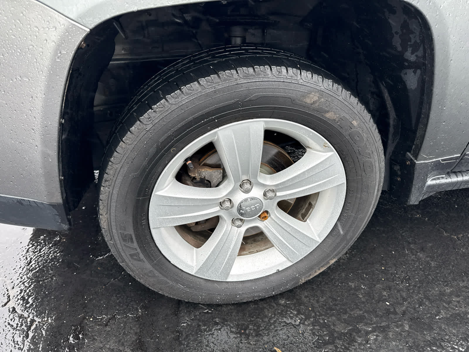 Used 2014 Jeep Compass Latitude FWD image 9