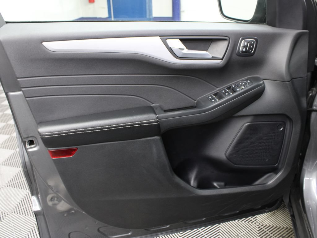 Used 2025 Ford Escape Platinum AWD/4WD image 55