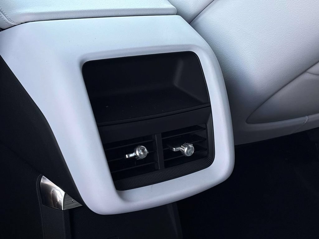 New 2026 Cadillac Lyriq Luxury AWD/4WD image 18
