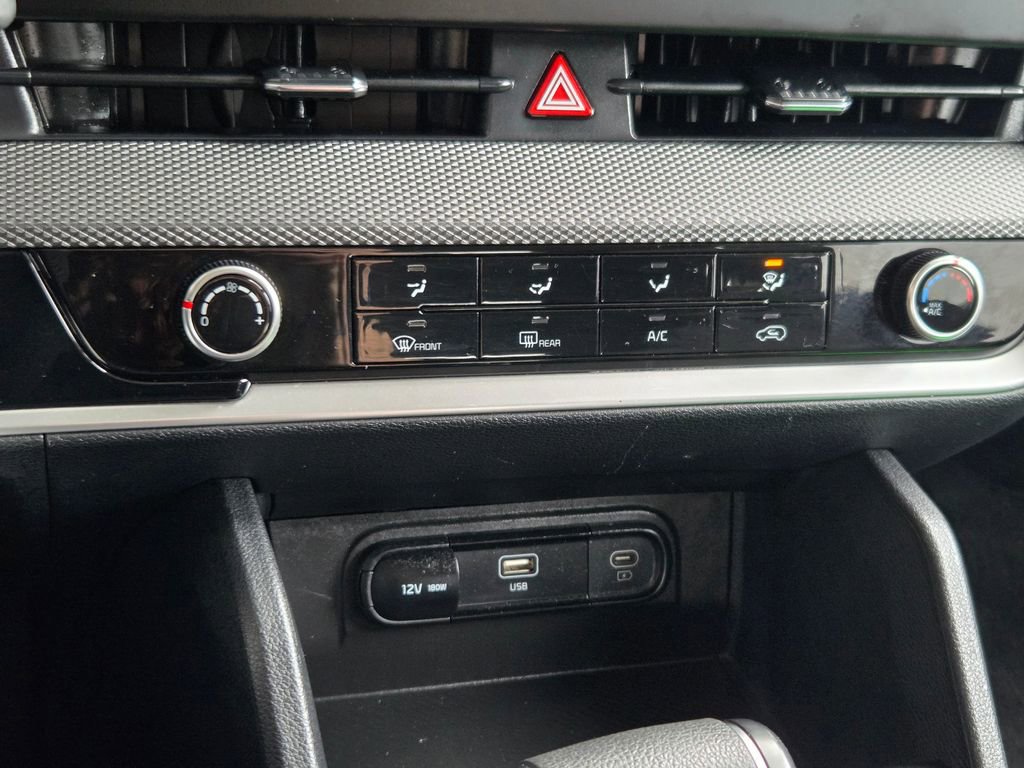 Used 2025 Kia Sportage LX image 9