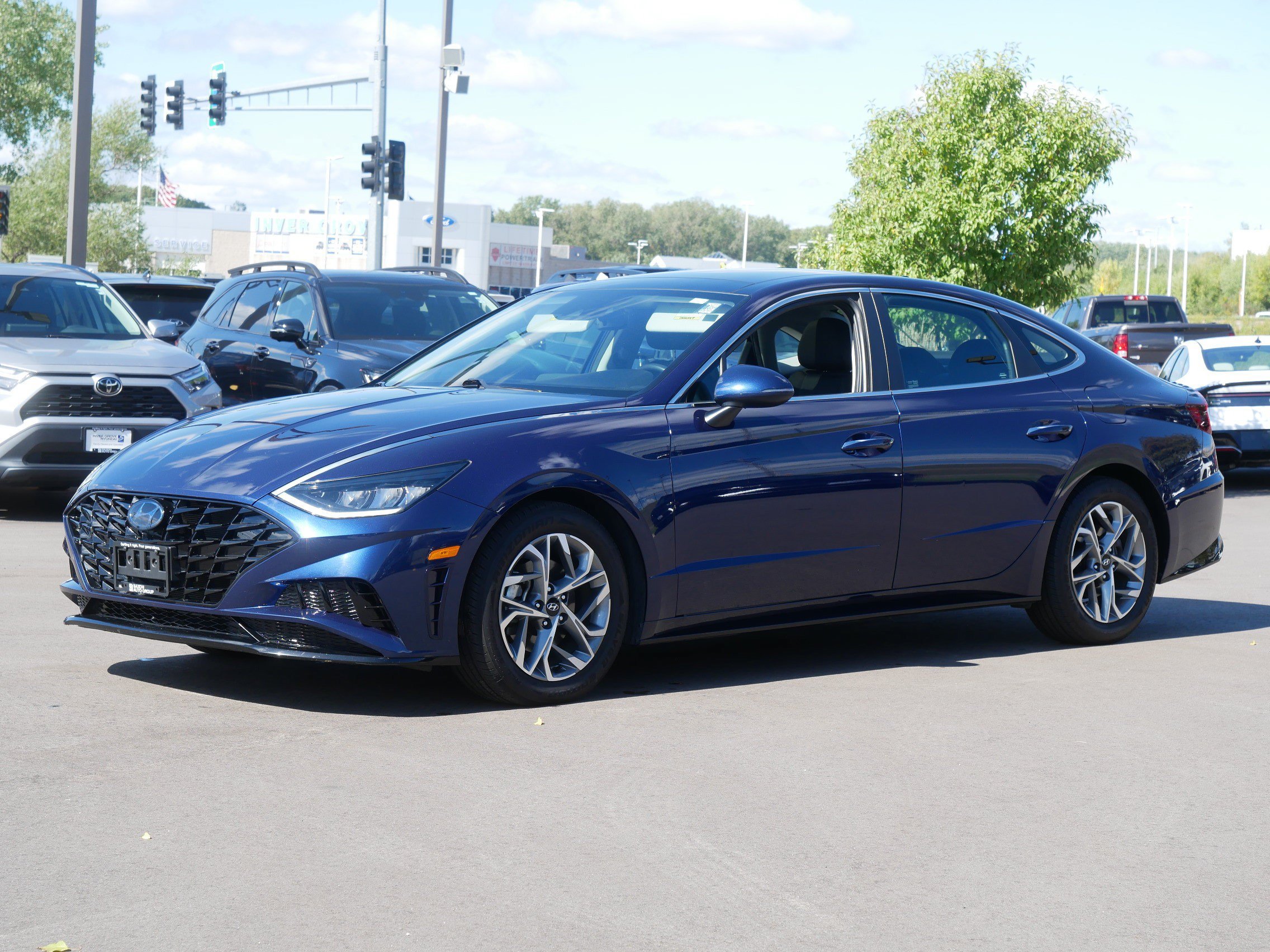Used 2020 Hyundai Sonata SEL w/ Convenience + Sunroof Package FWD image 2