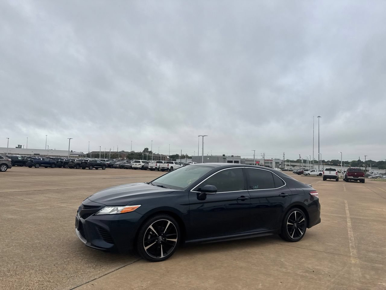 Used 2020 Toyota Camry XSE FWD image 11