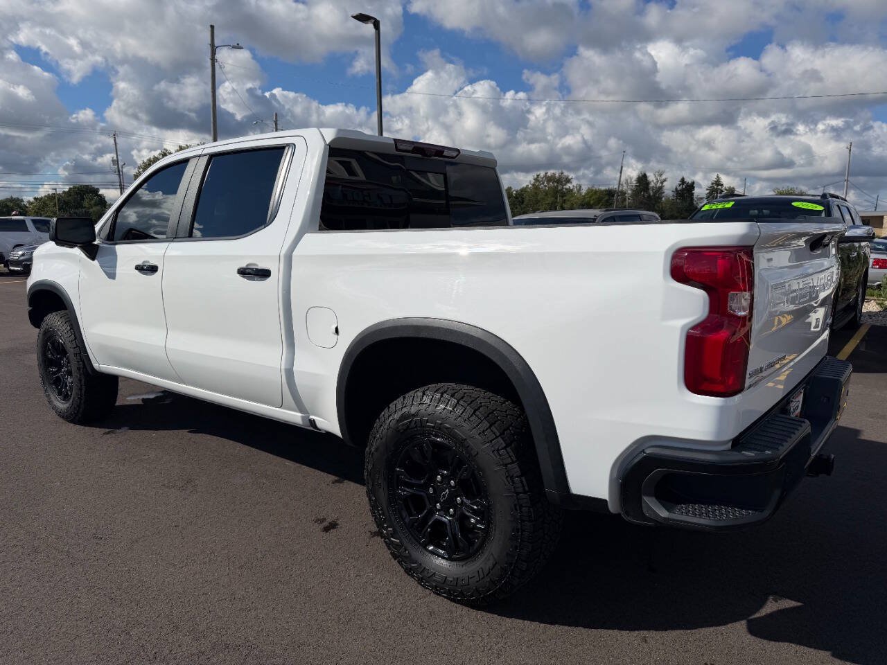 Used 2022 Chevrolet Silverado 1500 ZR2 w/ Technology Package AWD/4WD image 3