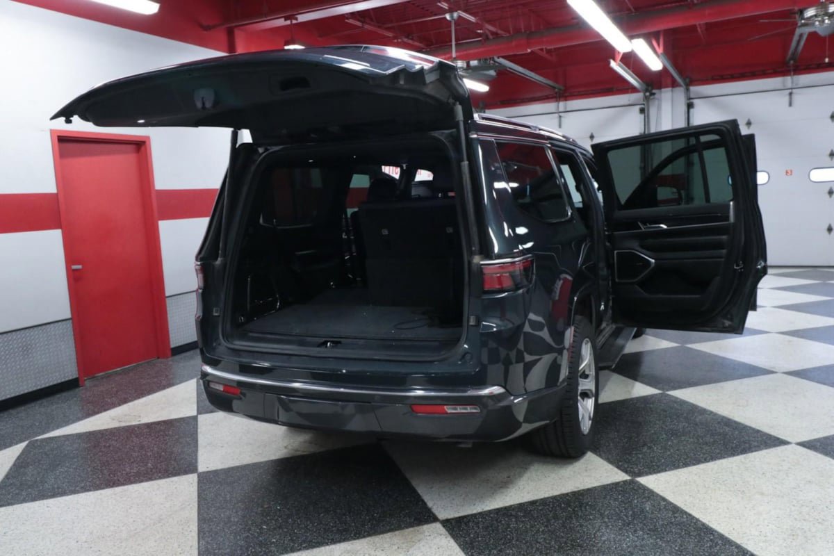 Used 2022 Jeep Wagoneer Series I w/ Premium Group I AWD/4WD image 33