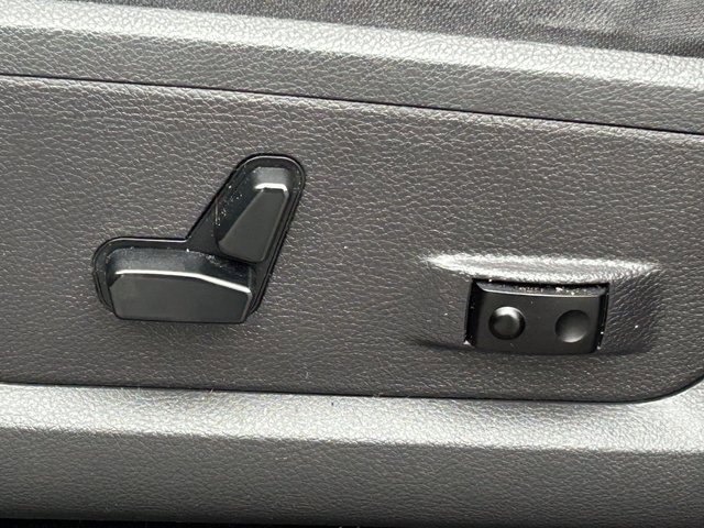 Used 2012 RAM 1500 Classic SLT w/ Luxury Group image 26