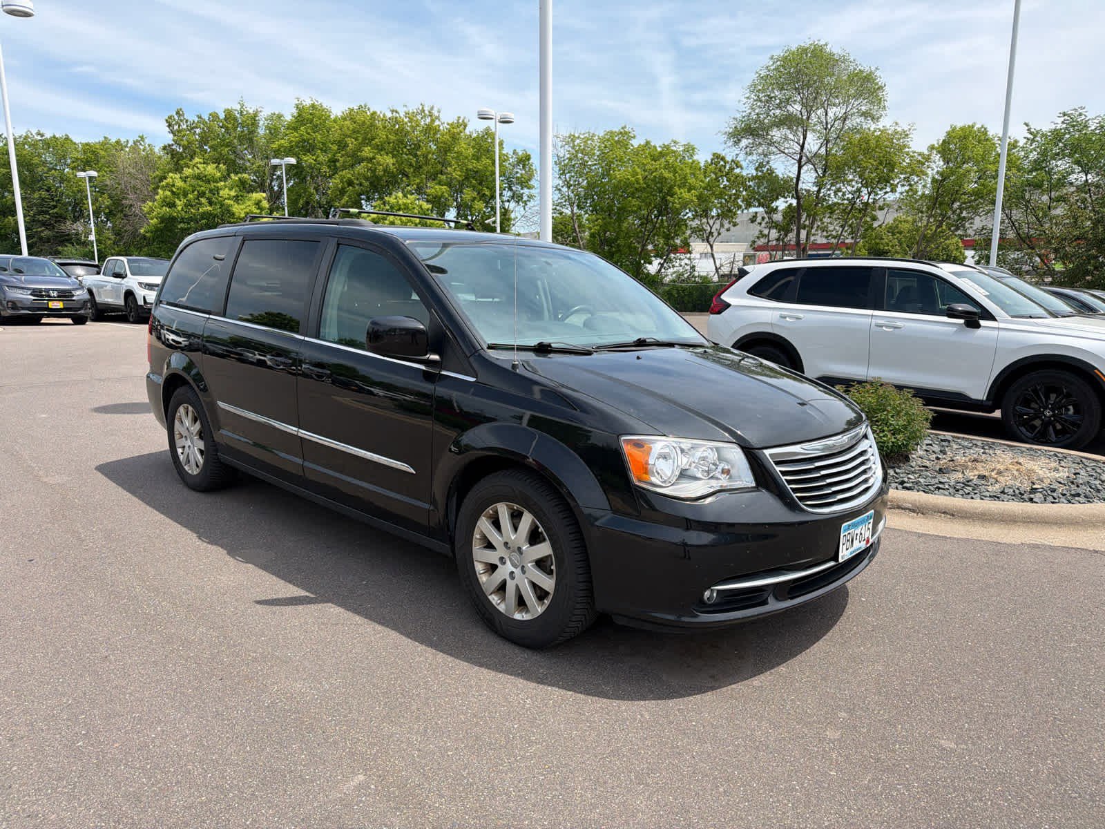 Used 2016 Chrysler Town & Country Touring FWD image 3
