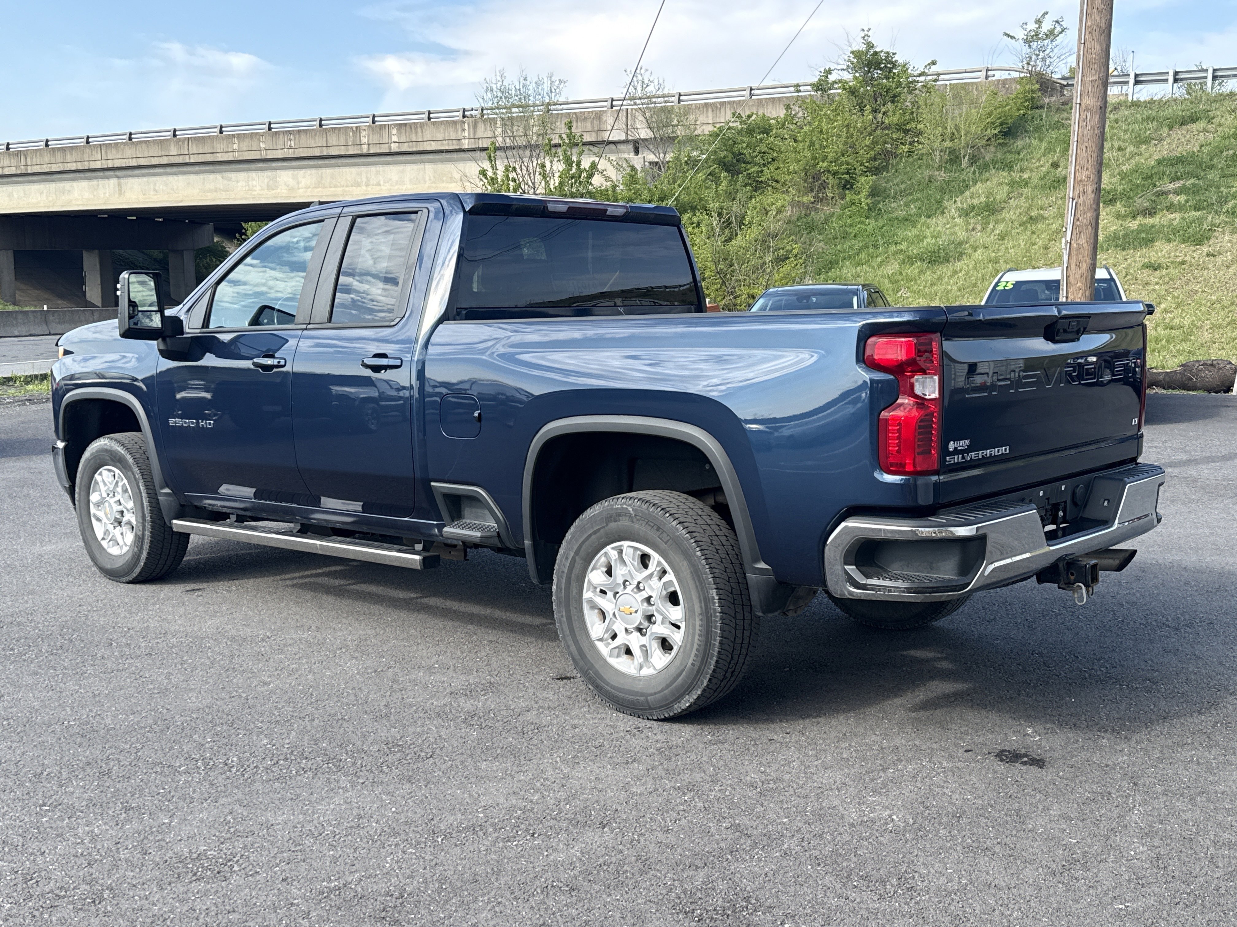 Used 2022 Chevrolet Silverado 2500 LT w/ Convenience Package AWD/4WD image 6