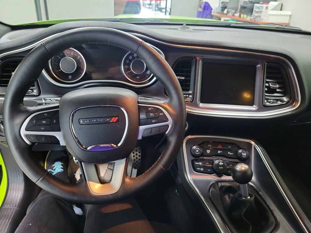 Used 2015 Dodge Challenger R/T Scat Pack w/ Leather Interior Group RWD image 4