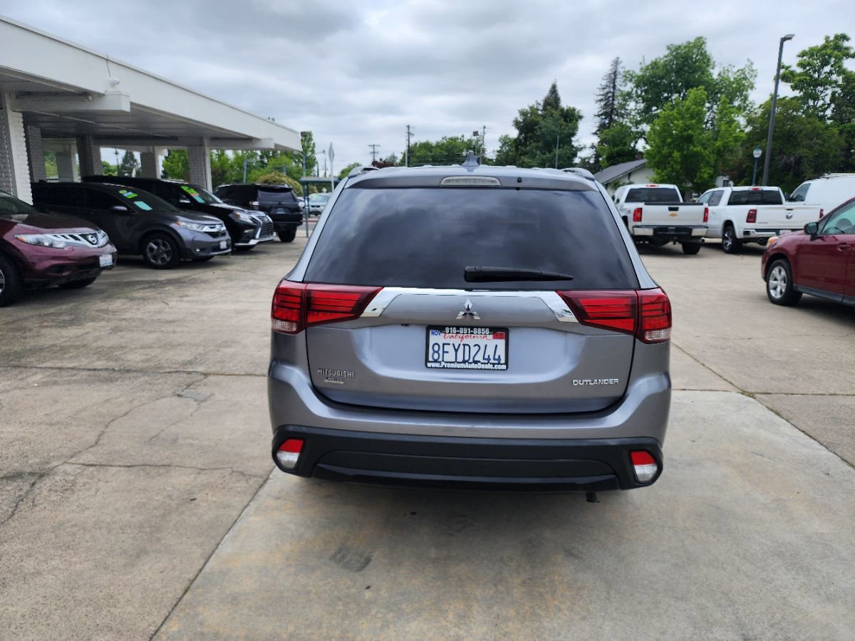 Used 2018 Mitsubishi Outlander SE FWD image 4