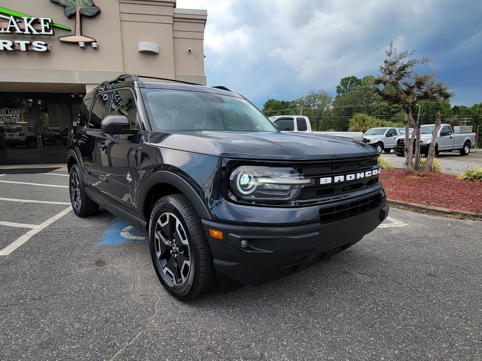 Used 2021 Ford Bronco Sport Outer Banks w/ Outer Banks Package (96D) image 3