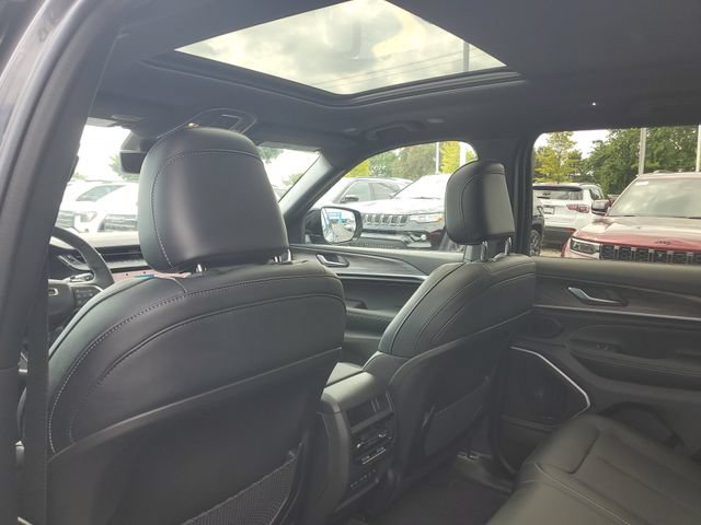 New 2026 Jeep Grand Cherokee Limited AWD/4WD image 11