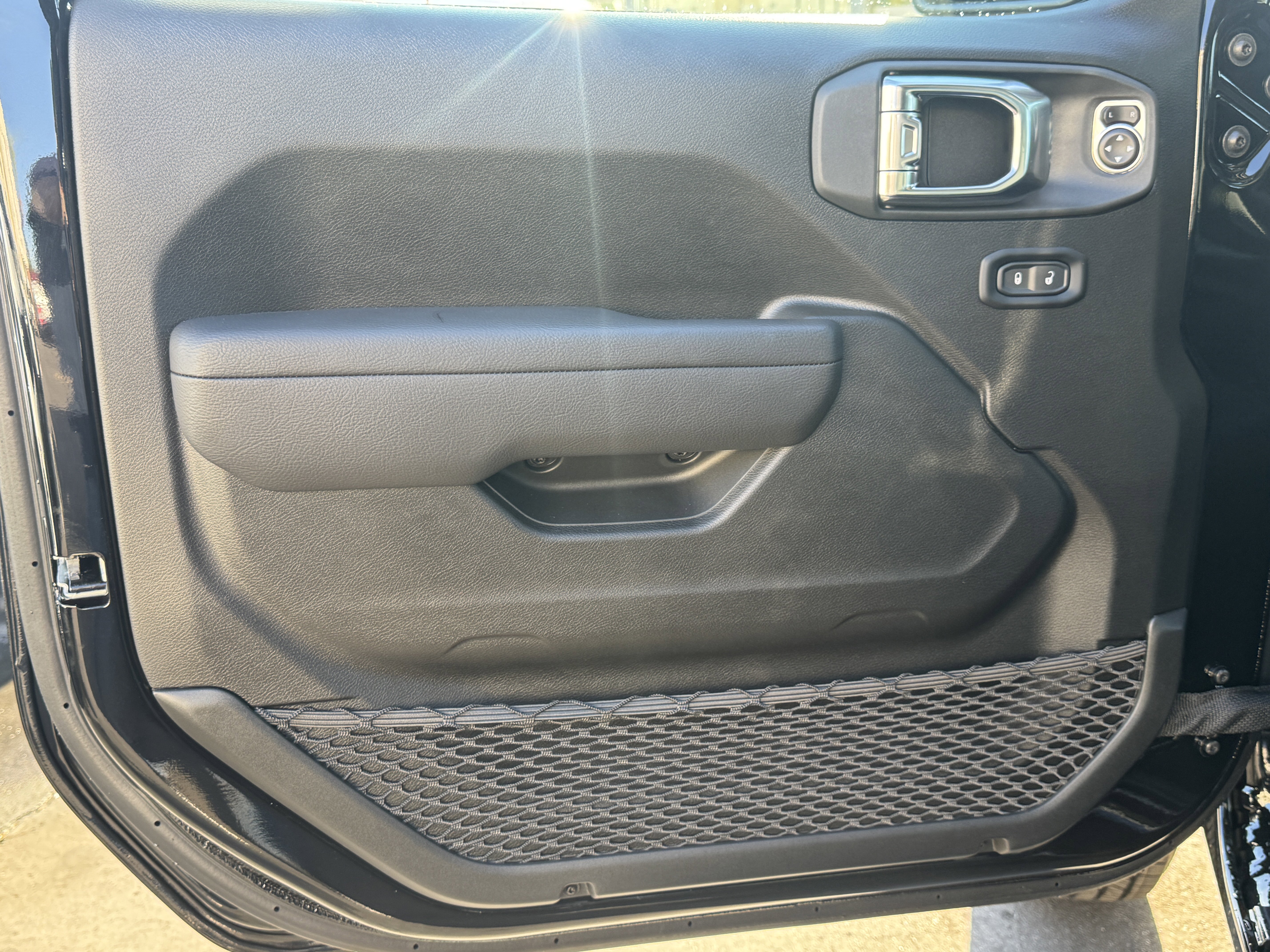 New 2025 Jeep Gladiator Sport image 11