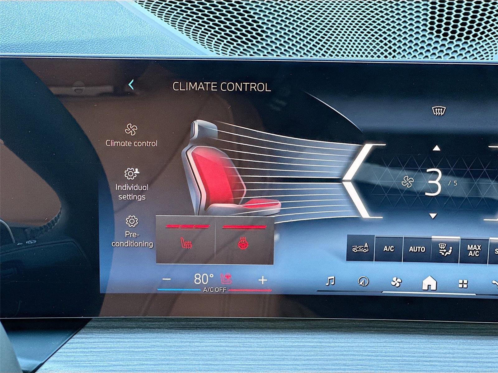 New 2026 BMW 330i xDrive Sedan w/ Convenience Package image 18