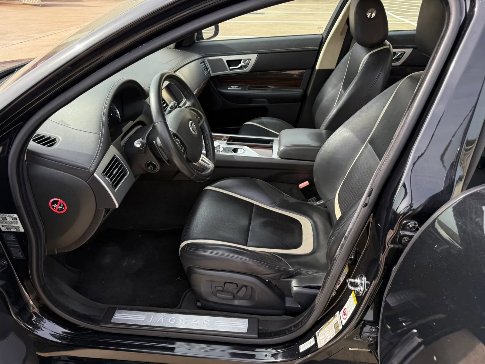 Used 2012 Jaguar XF Portfolio RWD image 10