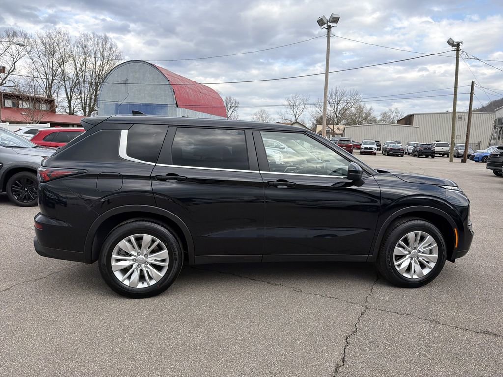 New 2026 Mitsubishi Outlander ES AWD/4WD image 3