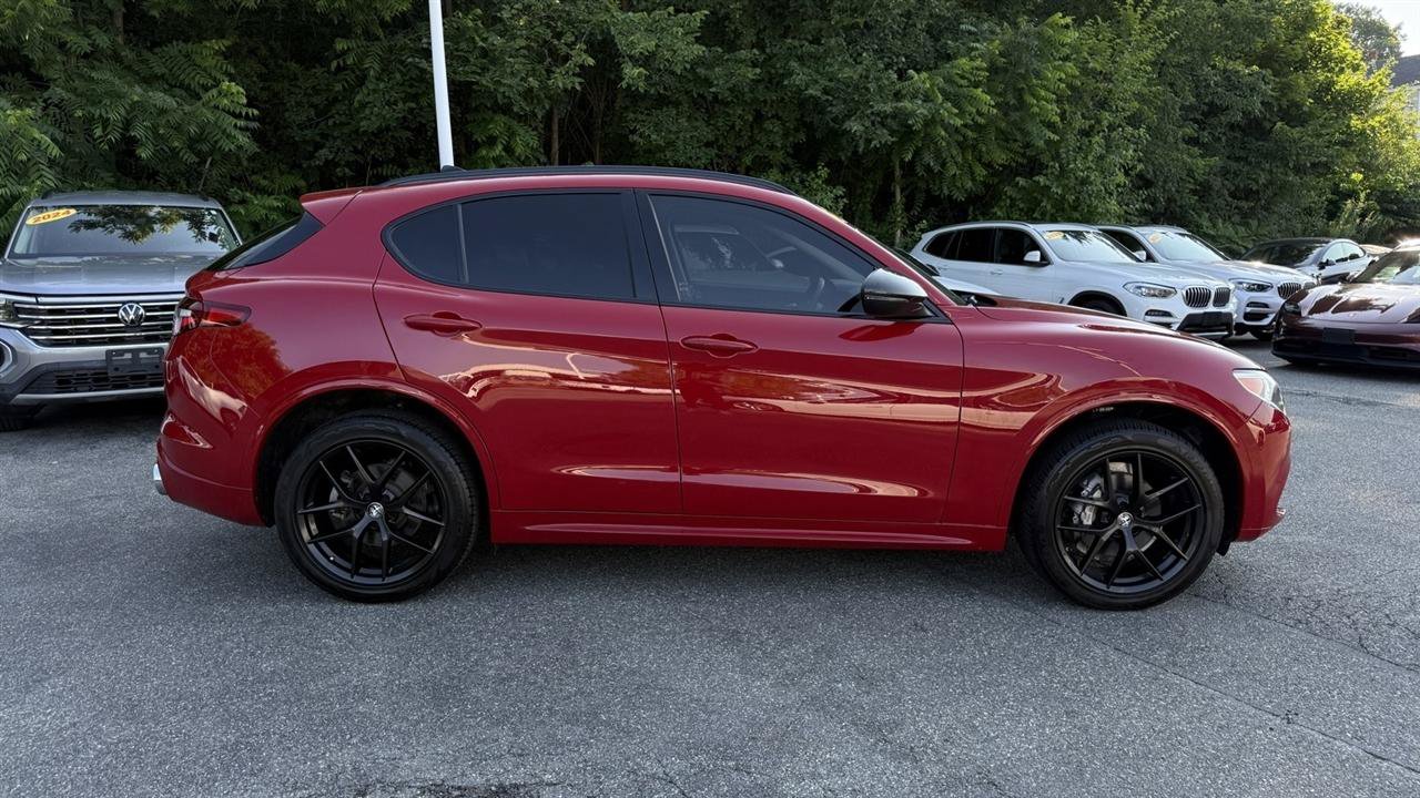 Used 2021 Alfa Romeo Stelvio Ti w/ Nero Edizione AWD/4WD image 19