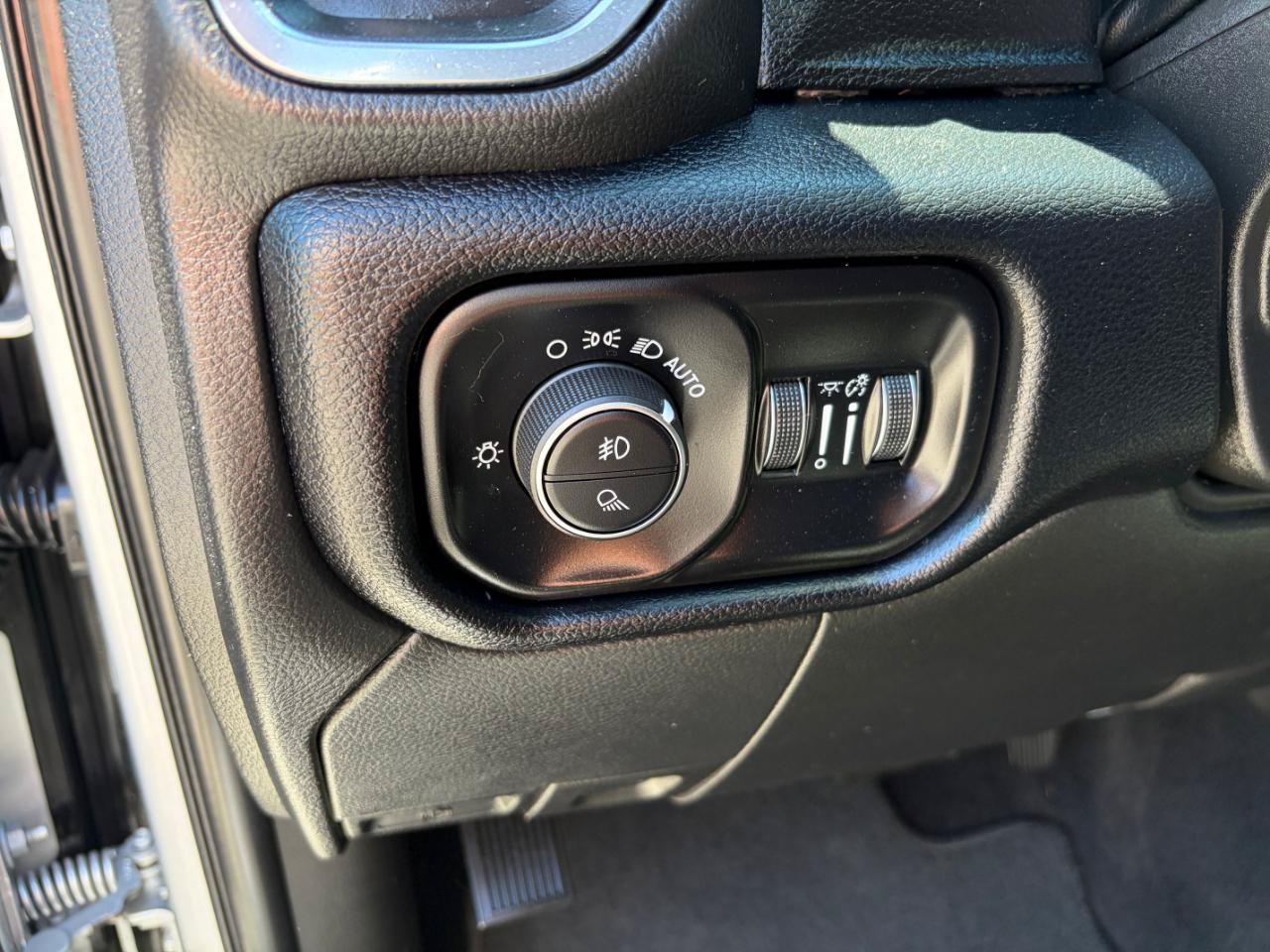 Used 2026 RAM 2500 Laramie AWD/4WD image 13