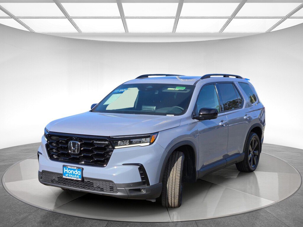 Certified 2025 Honda Pilot Black Edition image 7
