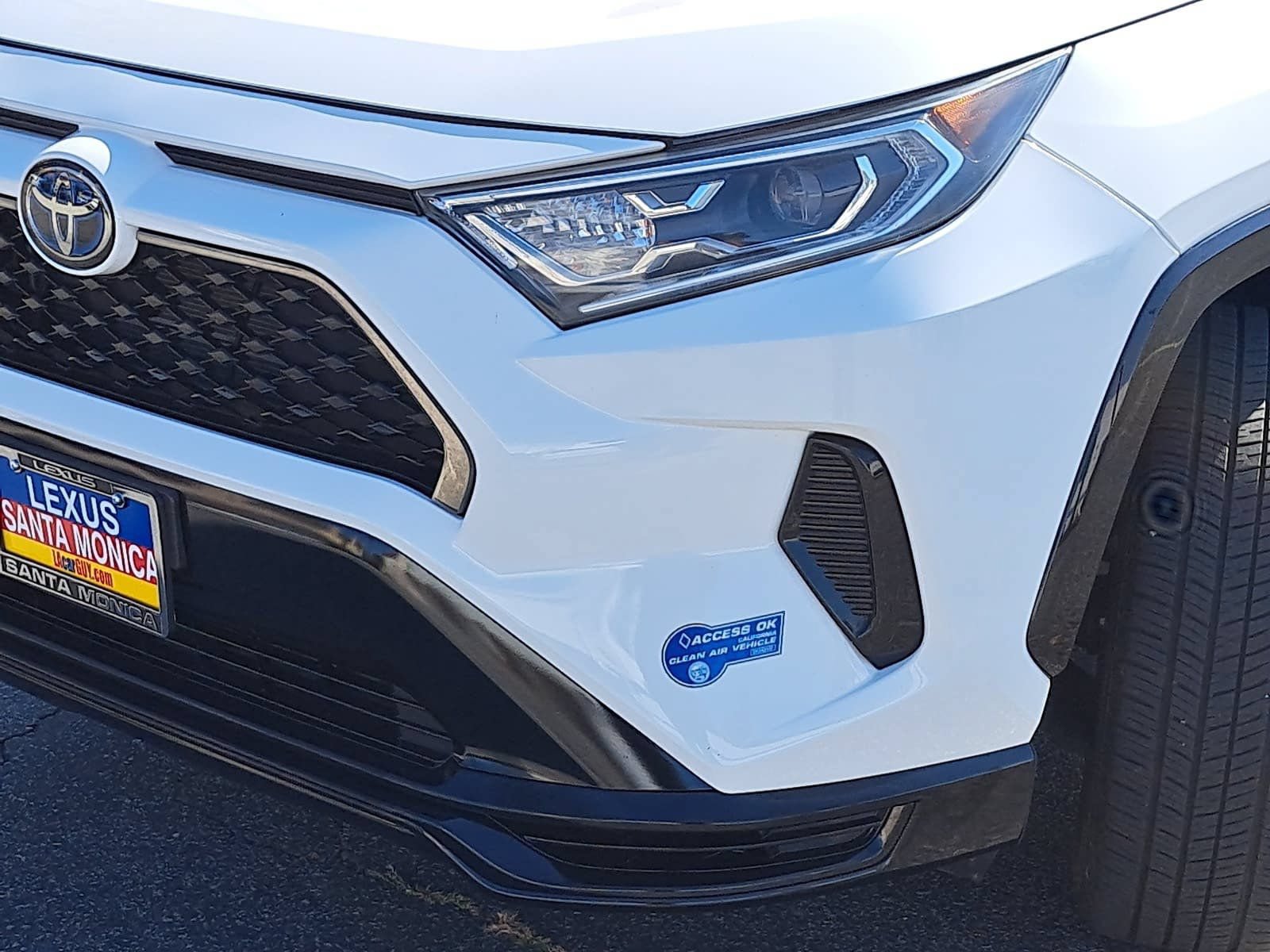 Used 2021 Toyota RAV4 SE w/ Weather & Moonroof Package AWD/4WD image 34