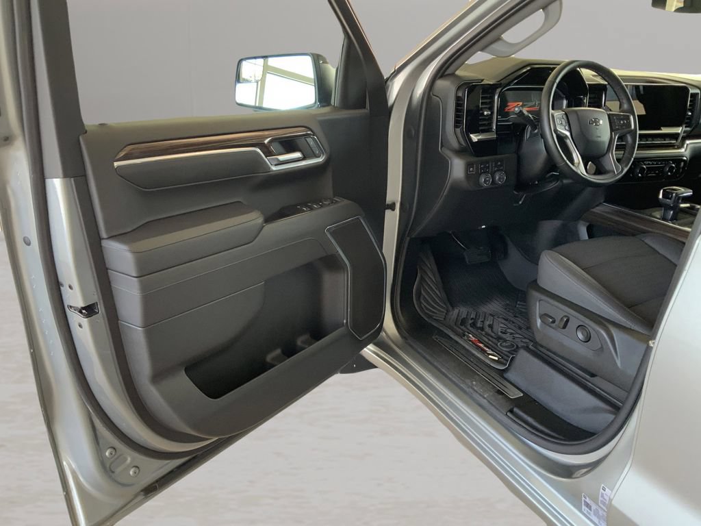 Used 2023 Chevrolet Silverado 1500 RST AWD/4WD image 18
