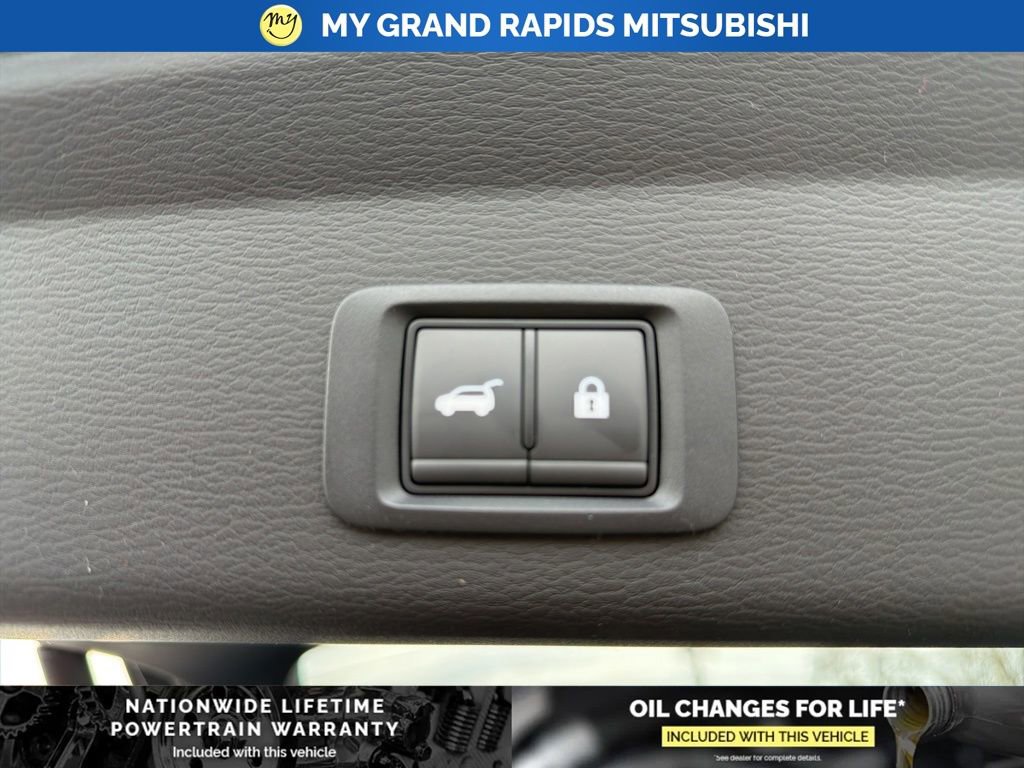 New 2026 Mitsubishi Outlander SE image 25