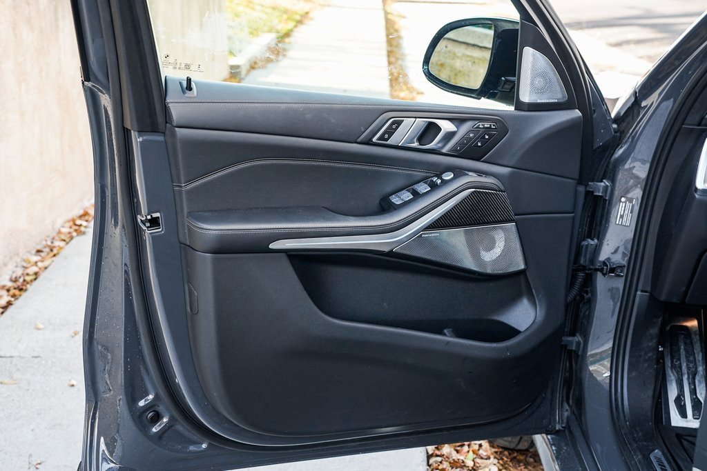 Certified 2025 BMW X7 M60i image 9