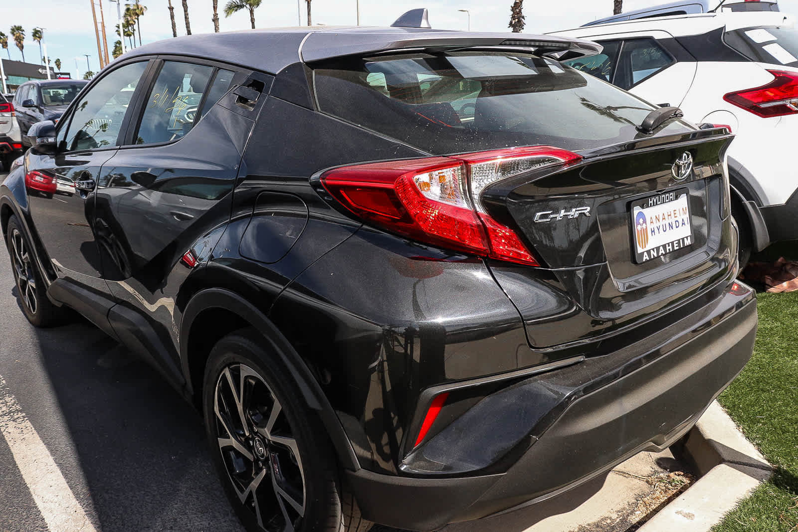 Used 2020 Toyota C-HR XLE image 6