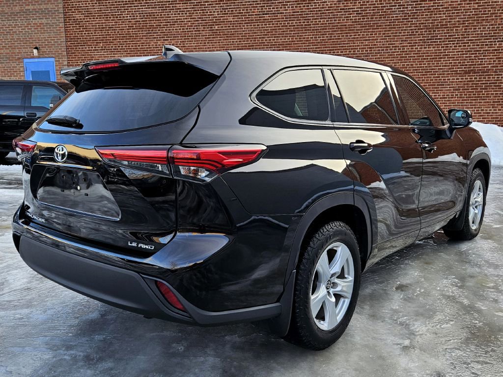 Used 2020 Toyota Highlander LE image 2