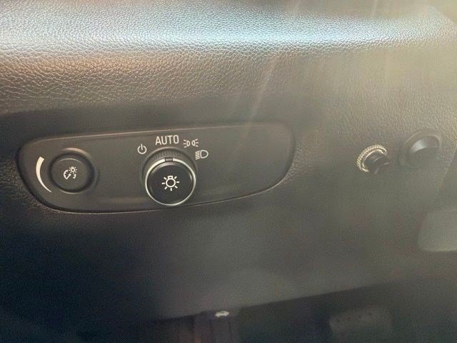 Used 2020 Chevrolet Traverse LS AWD/4WD image 29