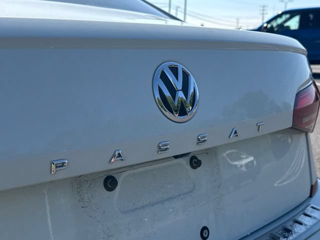 Used 2021 Volkswagen Passat 2.0T SE FWD image 17
