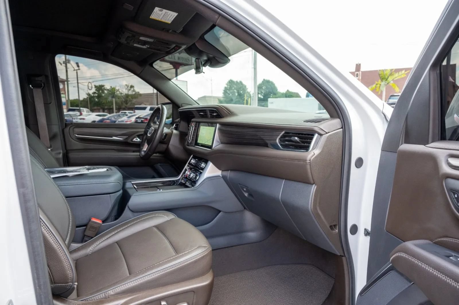 Used 2024 GMC Yukon Denali w/ Denali Reserve Package AWD/4WD image 38
