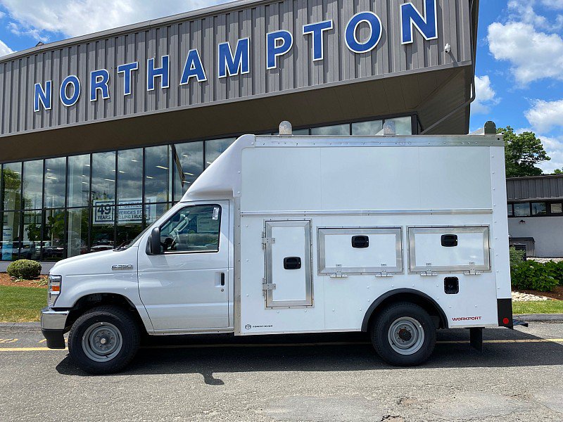 New 2027 Ford E-350 and Econoline 350 Super Duty w/ Power Equipment Group RWD image 4