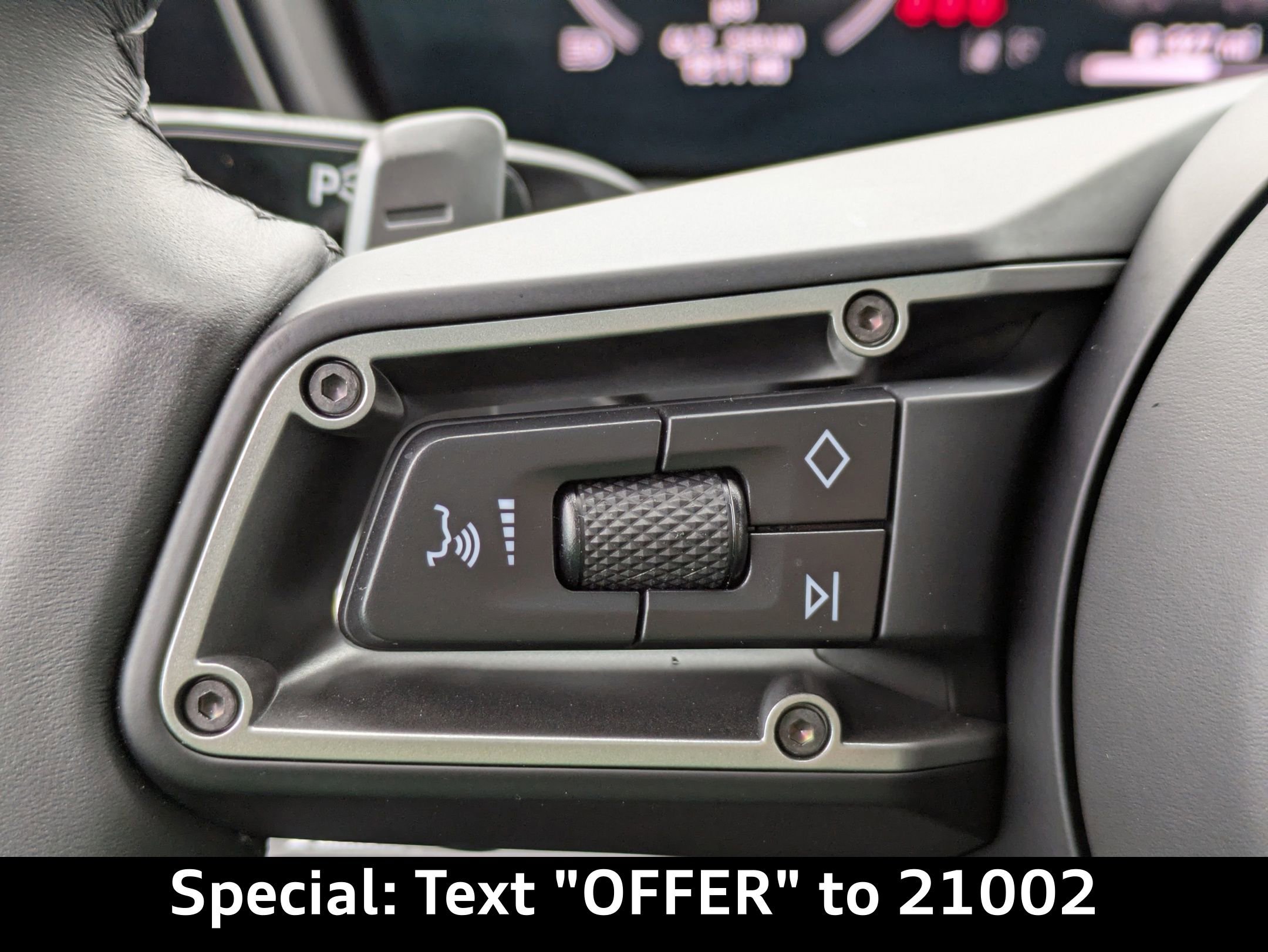 Used 2025 Porsche Cayenne image 30