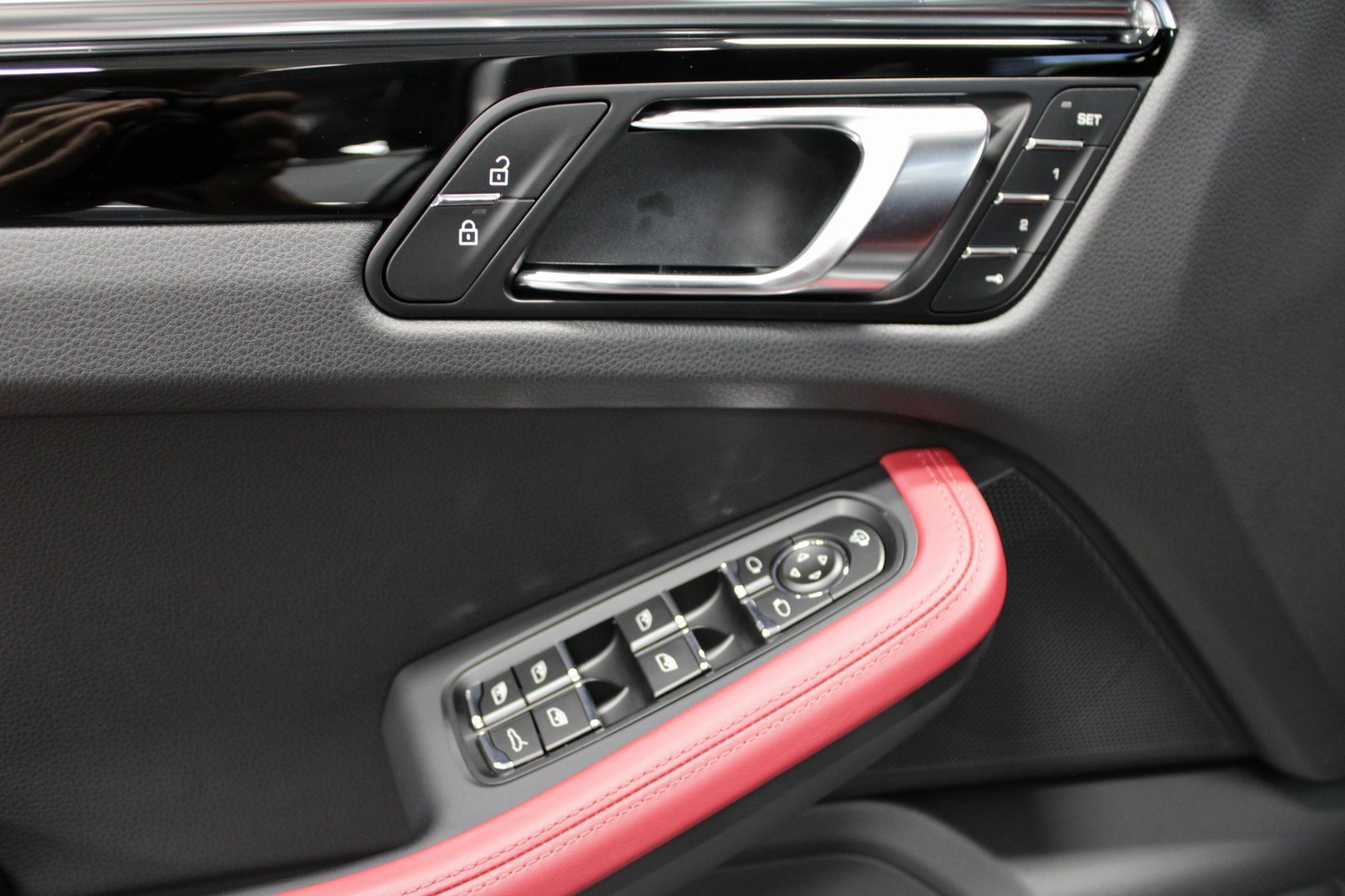 New 2026 Porsche Macan image 25