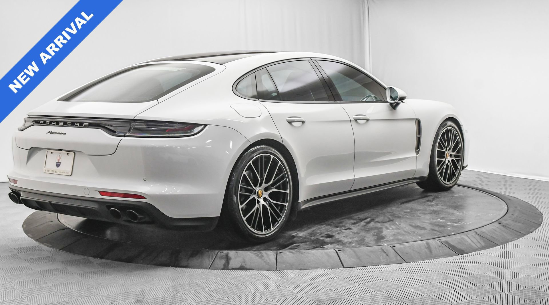 Used 2022 Porsche Panamera Platinum Edition image 9