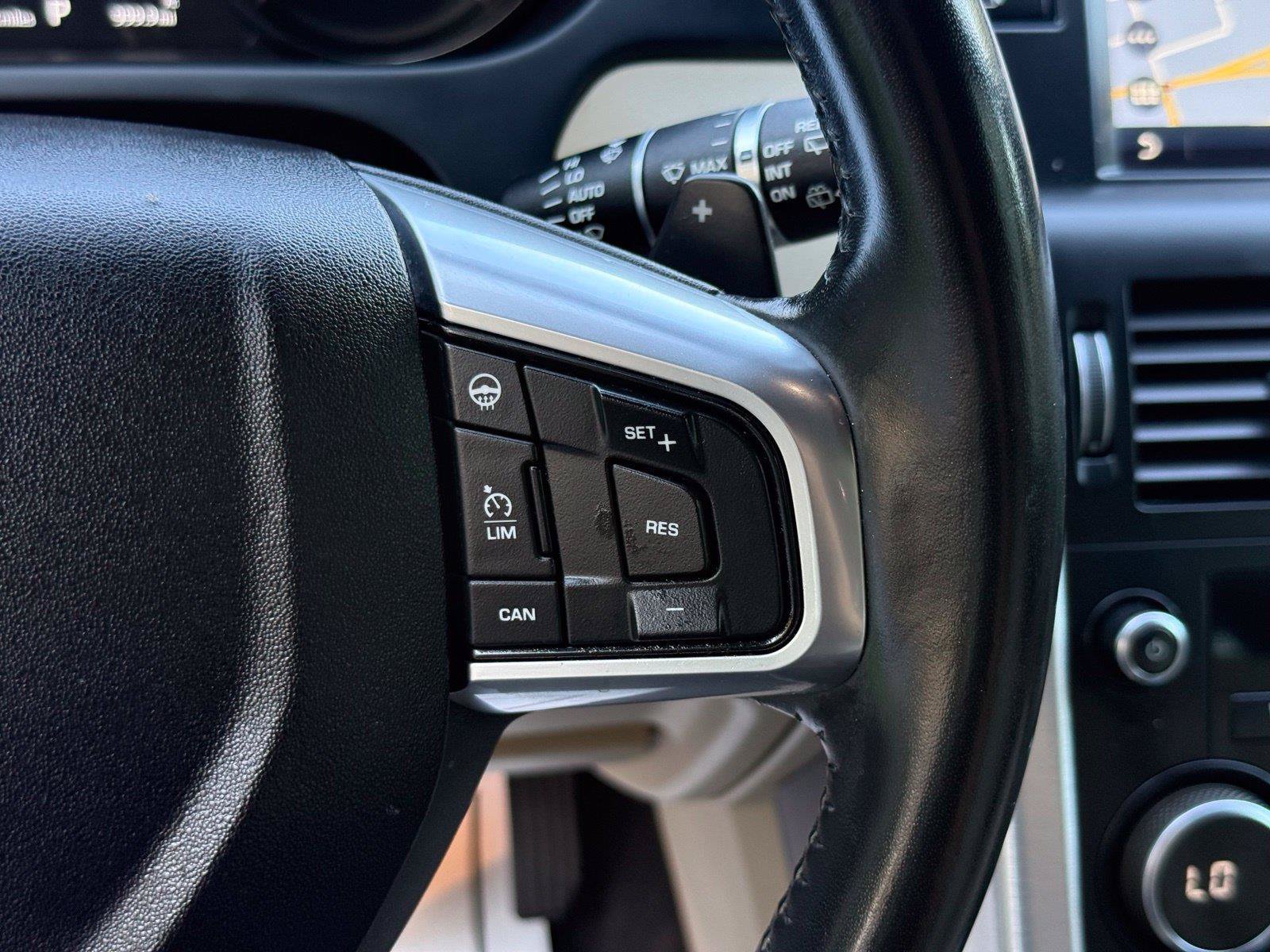 Used 2018 Land Rover Discovery Sport HSE AWD/4WD image 38