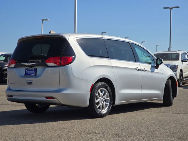 Used 2023 Chrysler Voyager LX FWD image 25