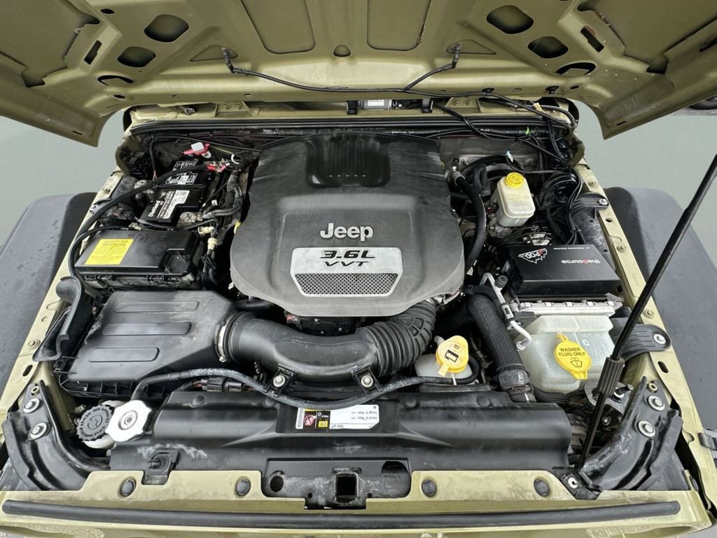 Used 2013 Jeep Wrangler Unlimited Rubicon w/ Connectivity Group image 12