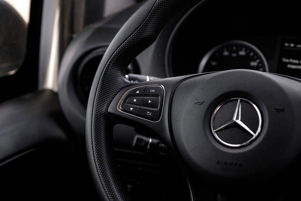 Used 2023 Mercedes-Benz Metris image 13