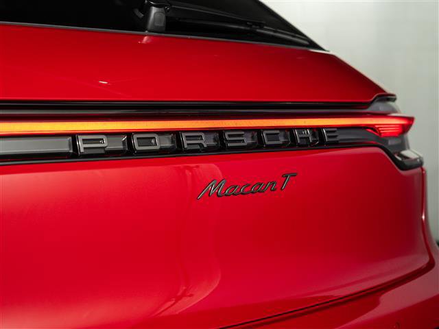 Certified 2025 Porsche Macan Turbo image 33