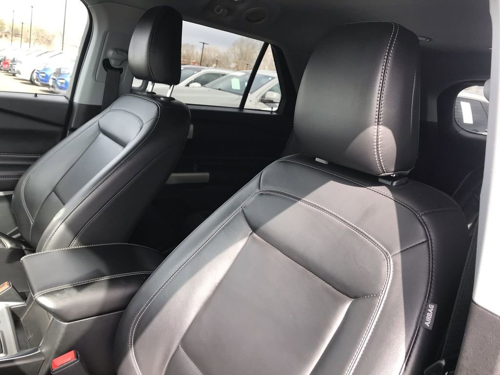 Used 2022 Ford Explorer XLT w/ Equipment Group 202A AWD/4WD image 11