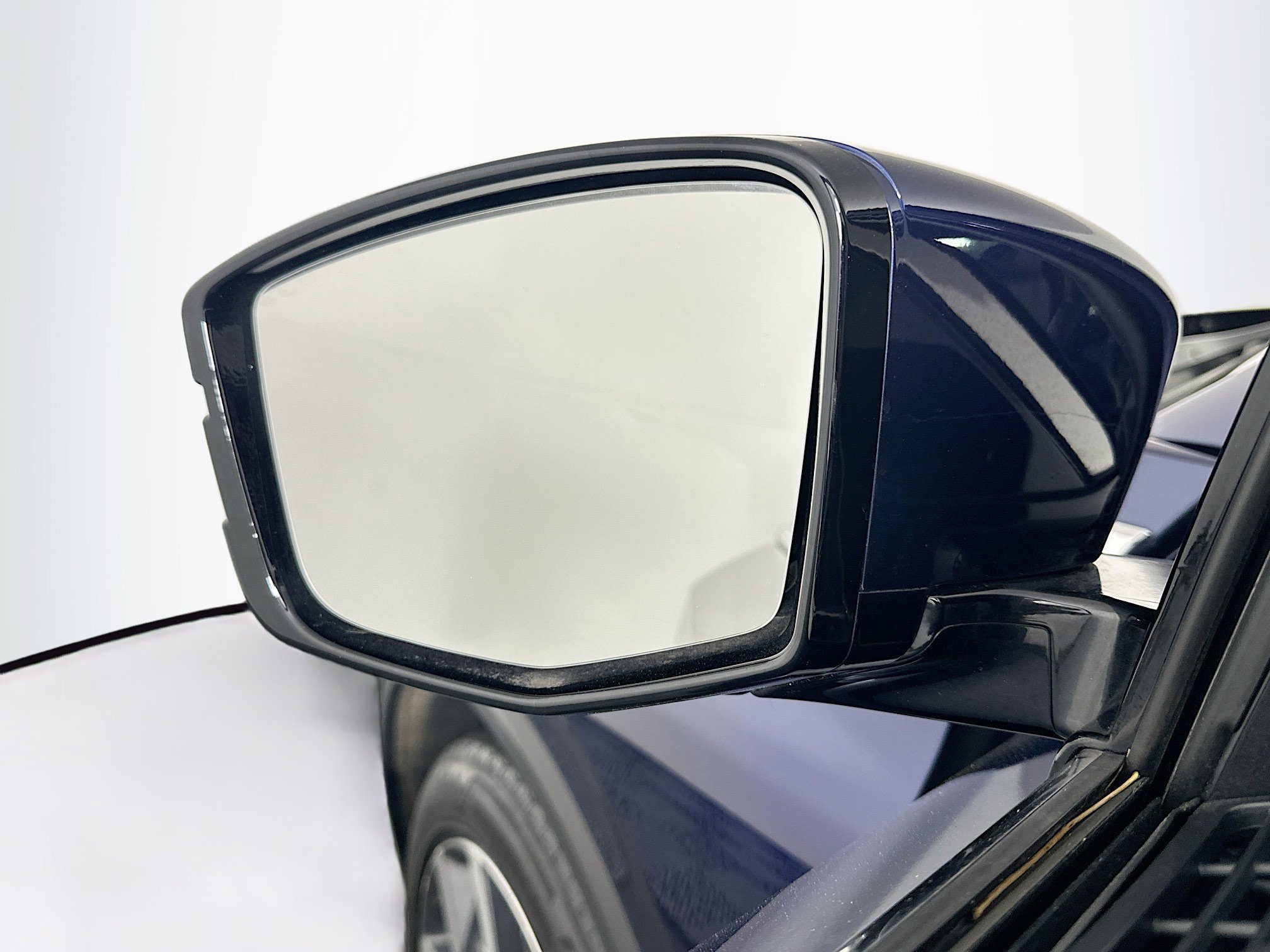 Used 2023 Acura MDX SH-AWD w/ Technology Package image 16