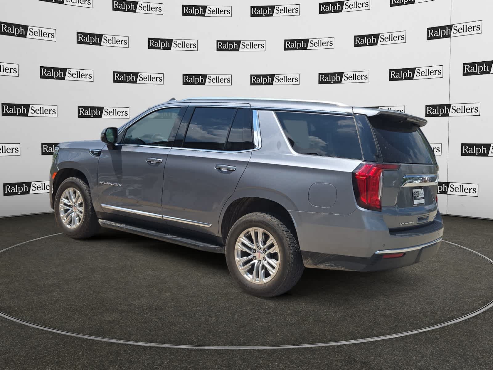 Used 2021 GMC Yukon SLT w/ Rear Media and Nav Package RWD image 4
