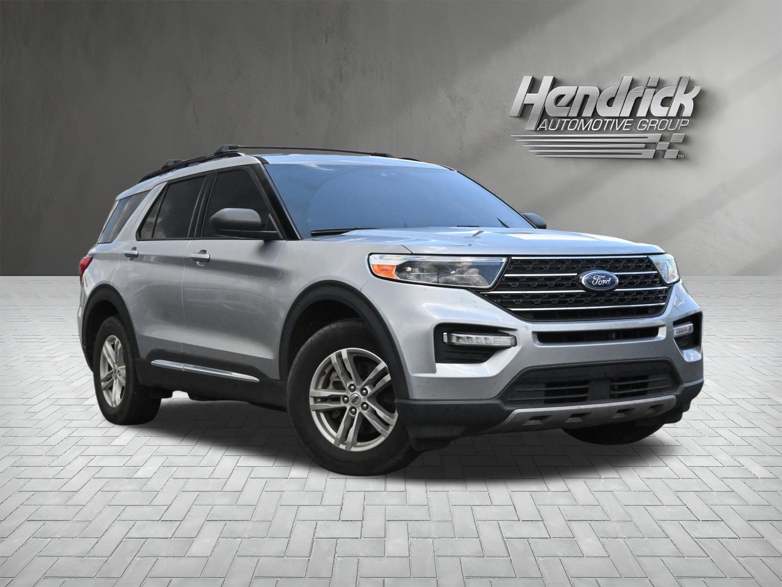 Used 2021 Ford Explorer XLT w/ Equipment Group 202A AWD/4WD image 2