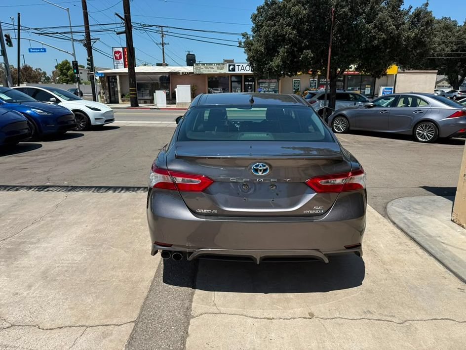 Used 2020 Toyota Camry SE FWD image 5