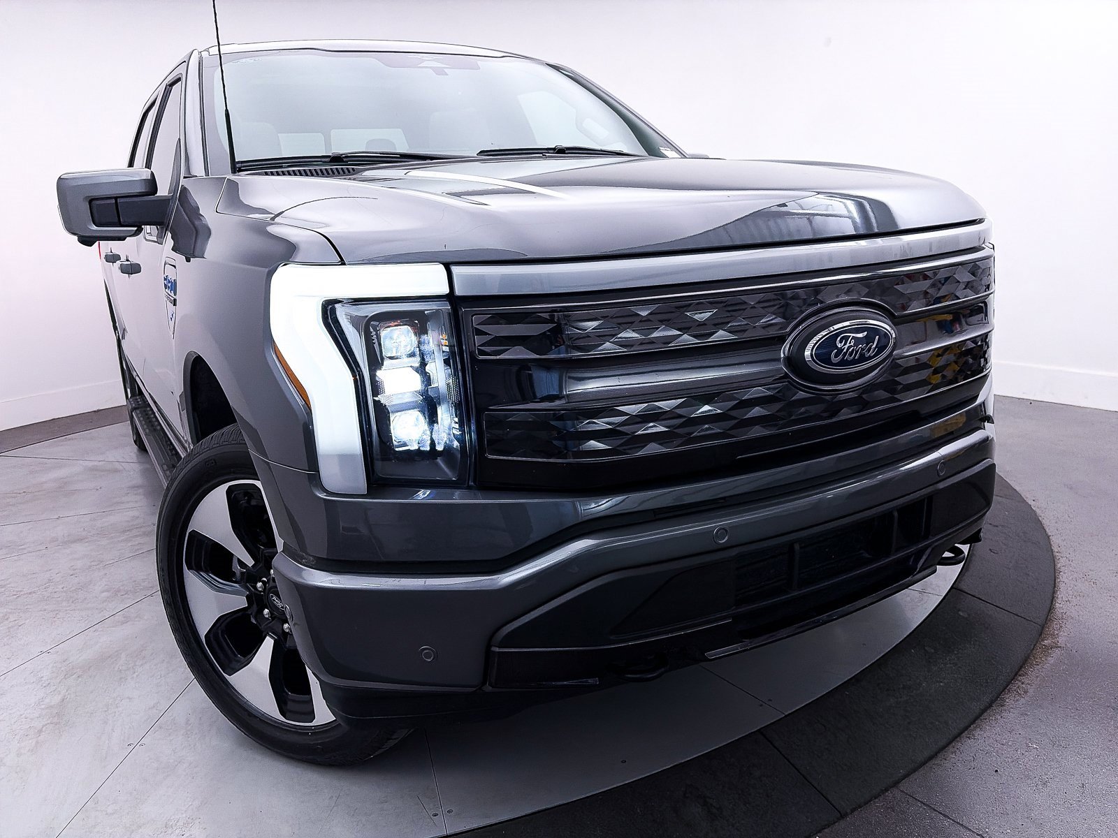 Used 2023 Ford F150 Lightning Platinum image 3