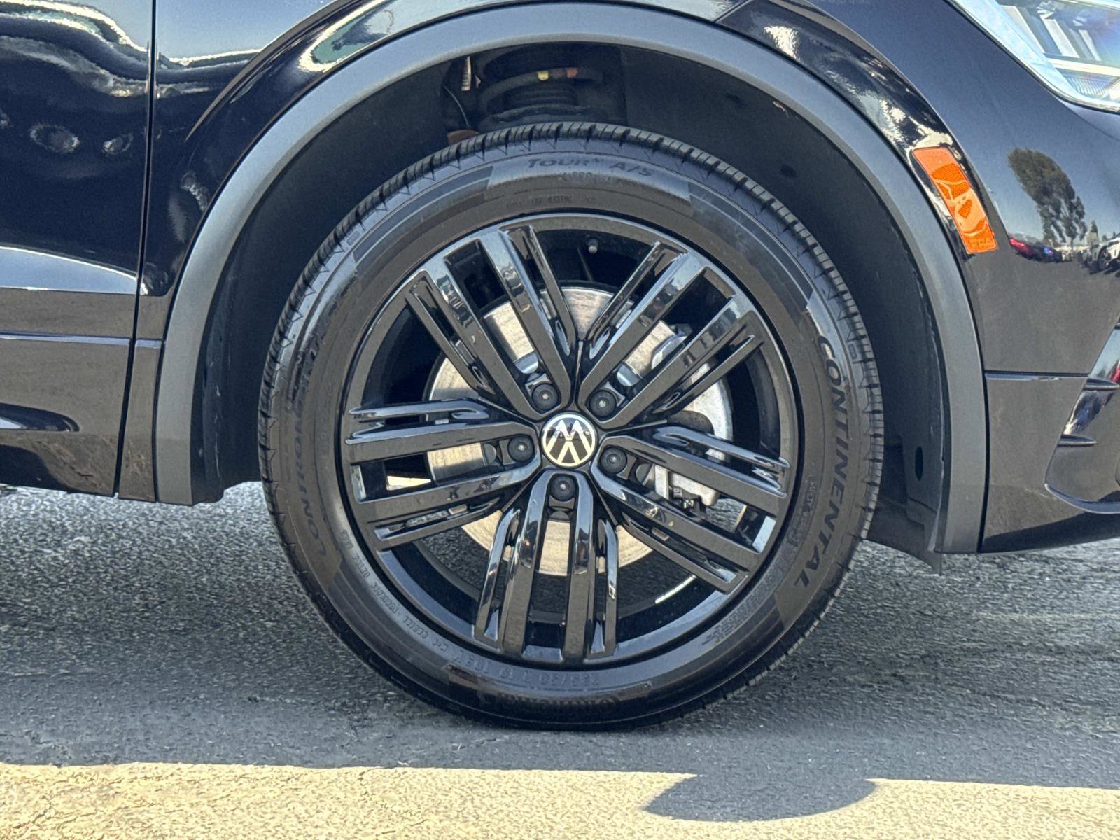 Used 2022 Volkswagen Tiguan SE R-Line image 30