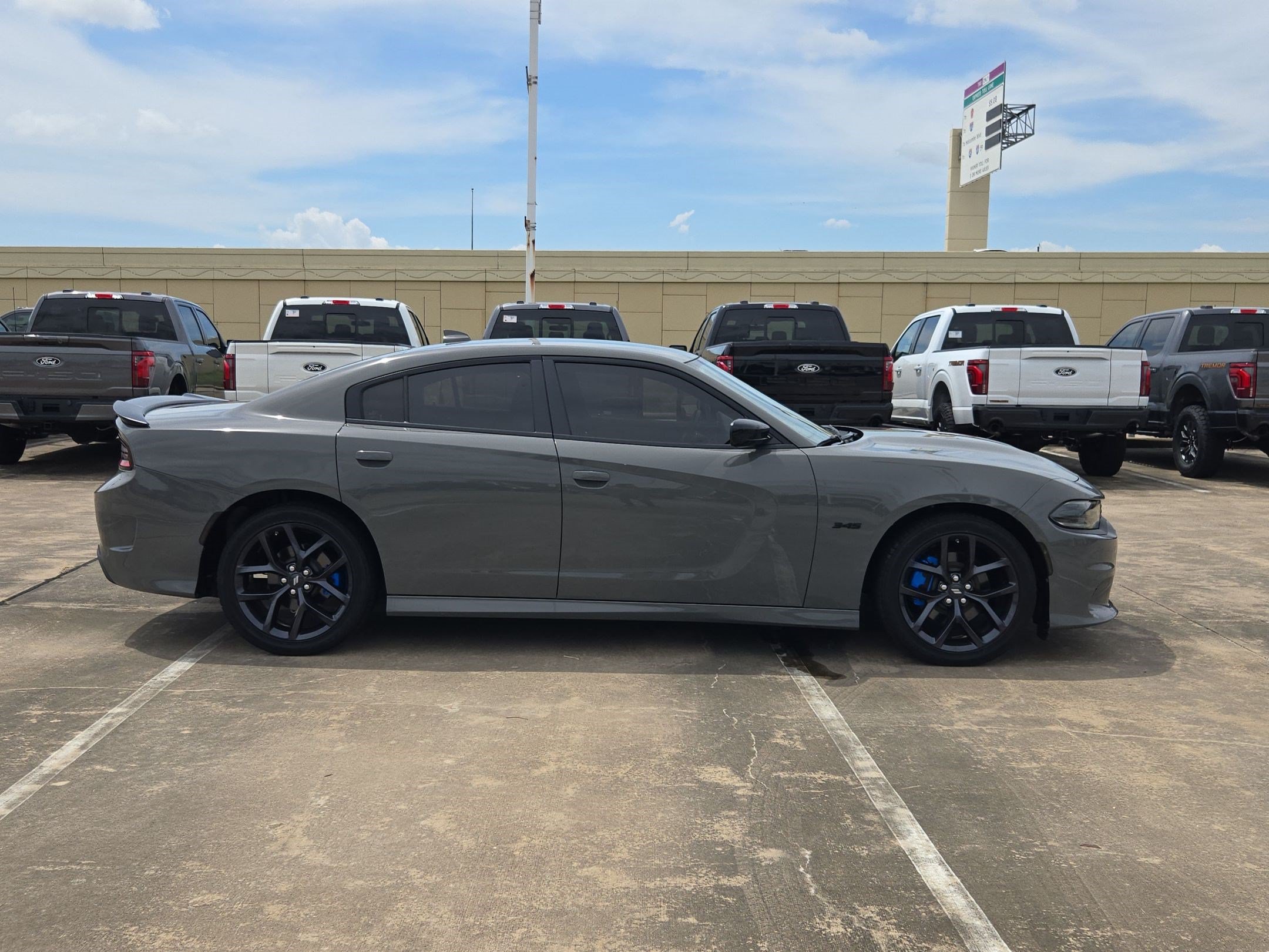 Used 2023 Dodge Charger R/T w/ Blacktop Package RWD image 2